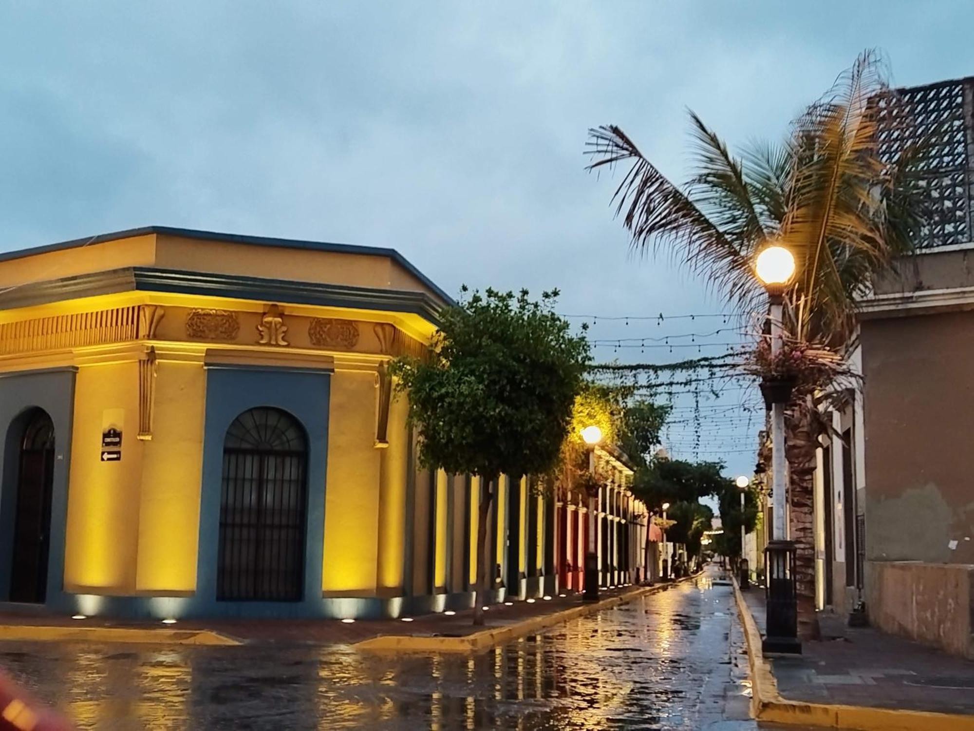 Hotel La Siesta Malecon Масатлан Экстерьер фото